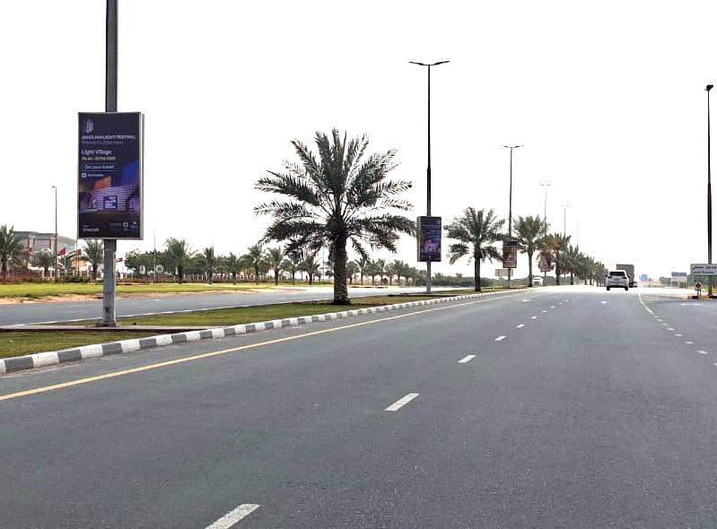 Al Batayeh Back-Lit Lamppost